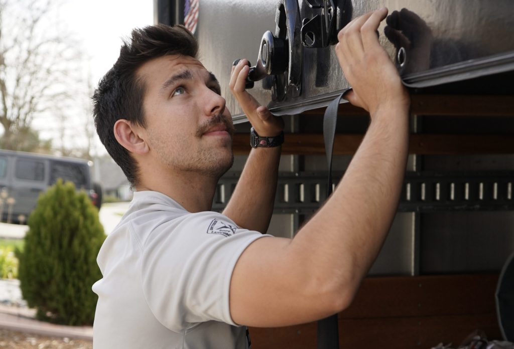 Is your business moving? Learn how to choose the right commercial movers