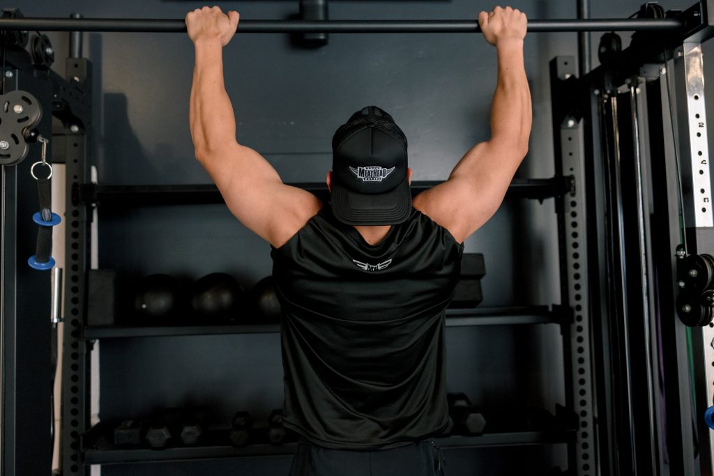 Meathead mover doing pull-ups in the gym